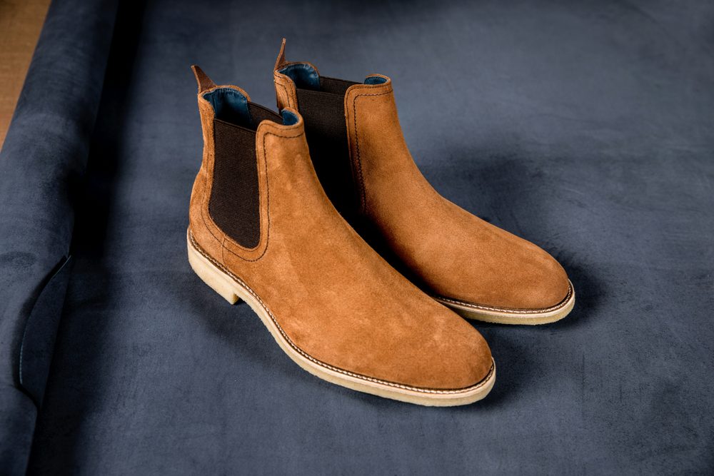 Flat chelsea boots