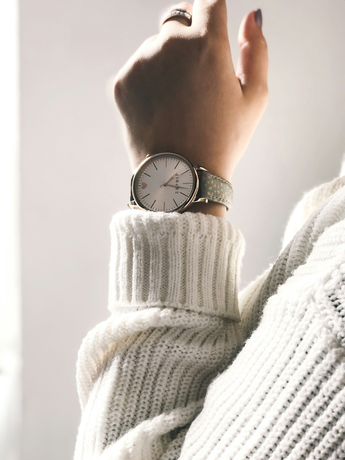Classic women's quartz watch